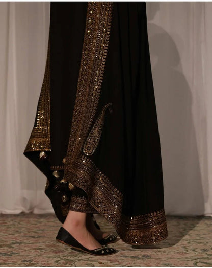 3PC EMBROIDERED LAWN SUIT - GR-584